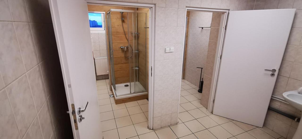 Hostel Powstaniec Wola - Private Rooms Warschau Exterior foto