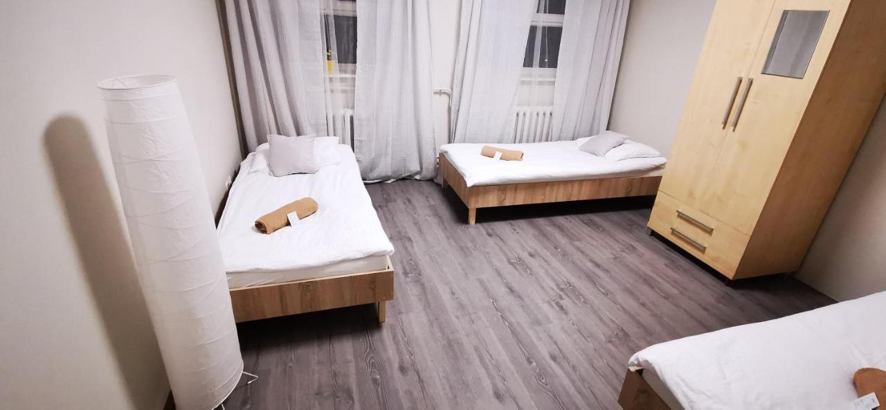 Hostel Powstaniec Wola - Private Rooms Warschau Exterior foto