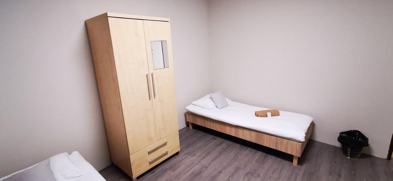 Hostel Powstaniec Wola - Private Rooms Warschau Exterior foto